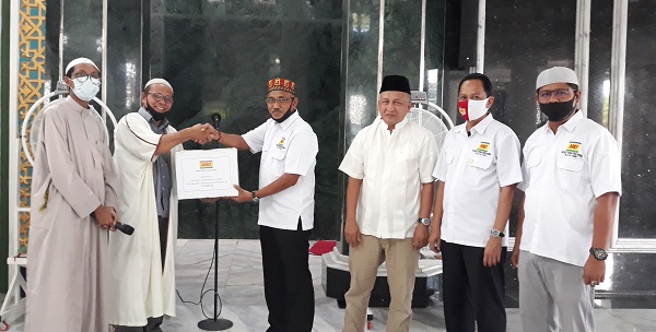 MKI Aceh Bagikan 3.000 Masker untuk Jamaah Masjid