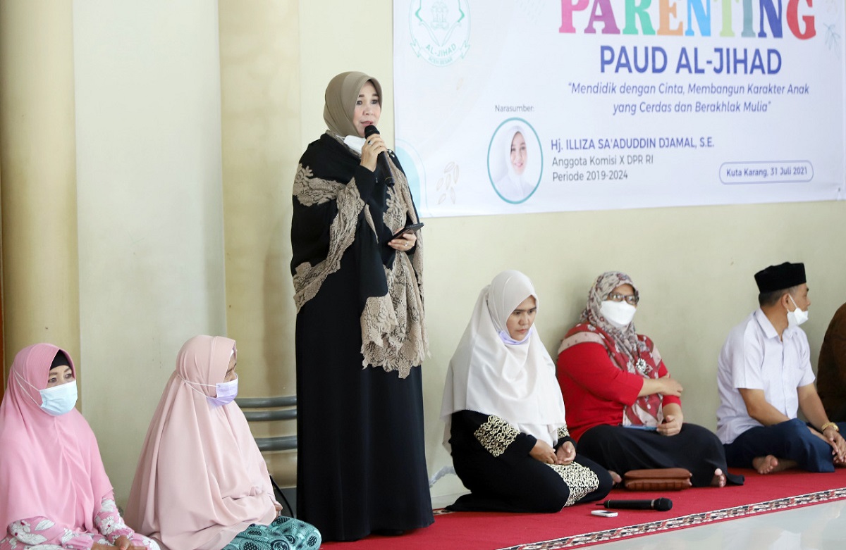 Illiza Ajak Orangtua Melek Teknologi