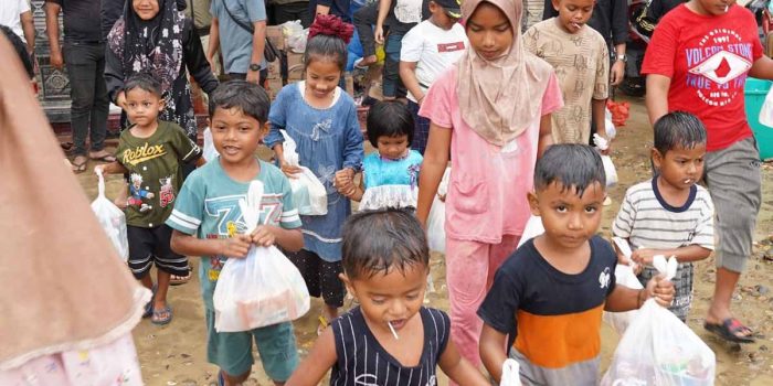 Relawan TDMRC USK Beri Trauma Healing Bagi Anak-anak Langkahan