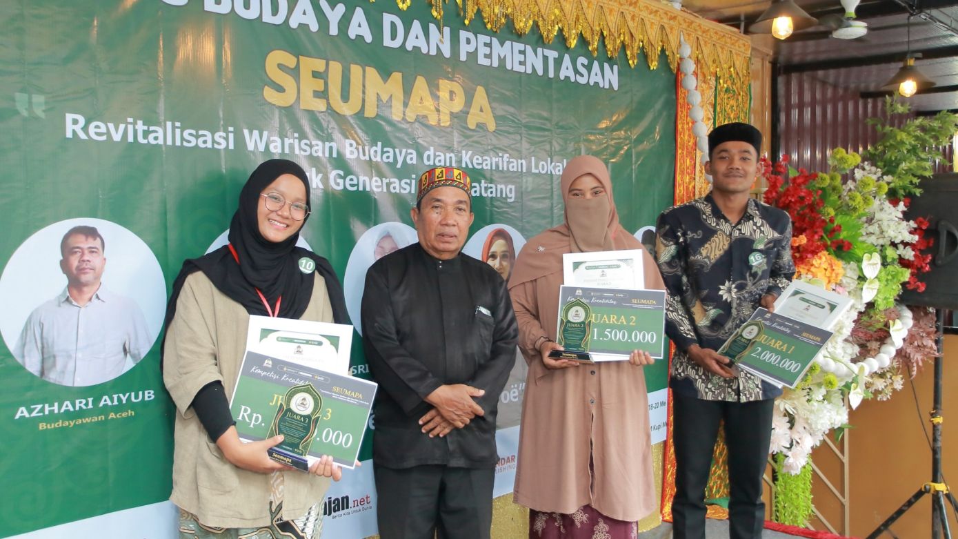 Juara Kompetisi dan Kreativitas Seumapa bersama Maestro Seumapa, Medya Hus, Ahad 15 Mei 2026. (BASAJAN.NET/HARIS MUNAWAR)