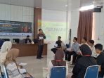 Pegiat seni budaya Aceh, Heri Maslijar membagikan empat struktur narasi Seumapa bagi Generasi Muda Aceh Barat, Jumat 15 Mei 2026