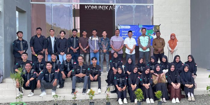Mahasiswa PMI STAIN Meulaboh Hijaukan Lingkungan Kampus, Senin 8 Juni 2026. (BASAJAN.NET/ISTIMEWA)